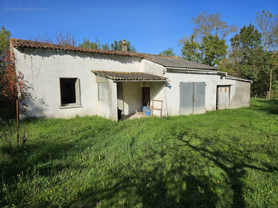 Maison à SAINT-GEORGES-DE-REX