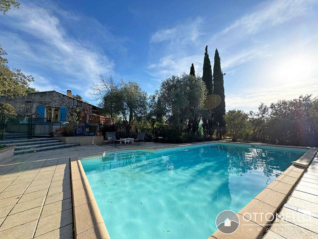 Maison à ROQUEBRUNE-SUR-ARGENS