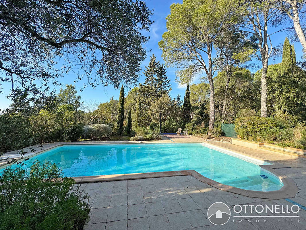 Maison à ROQUEBRUNE-SUR-ARGENS