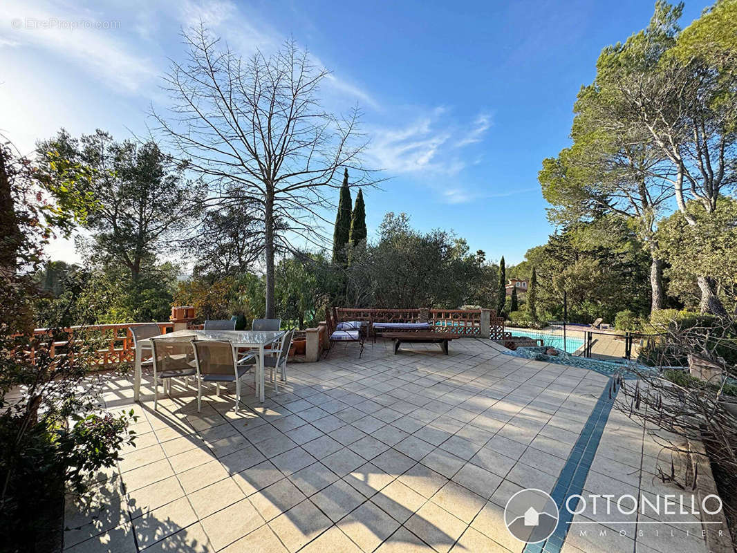 Maison à ROQUEBRUNE-SUR-ARGENS