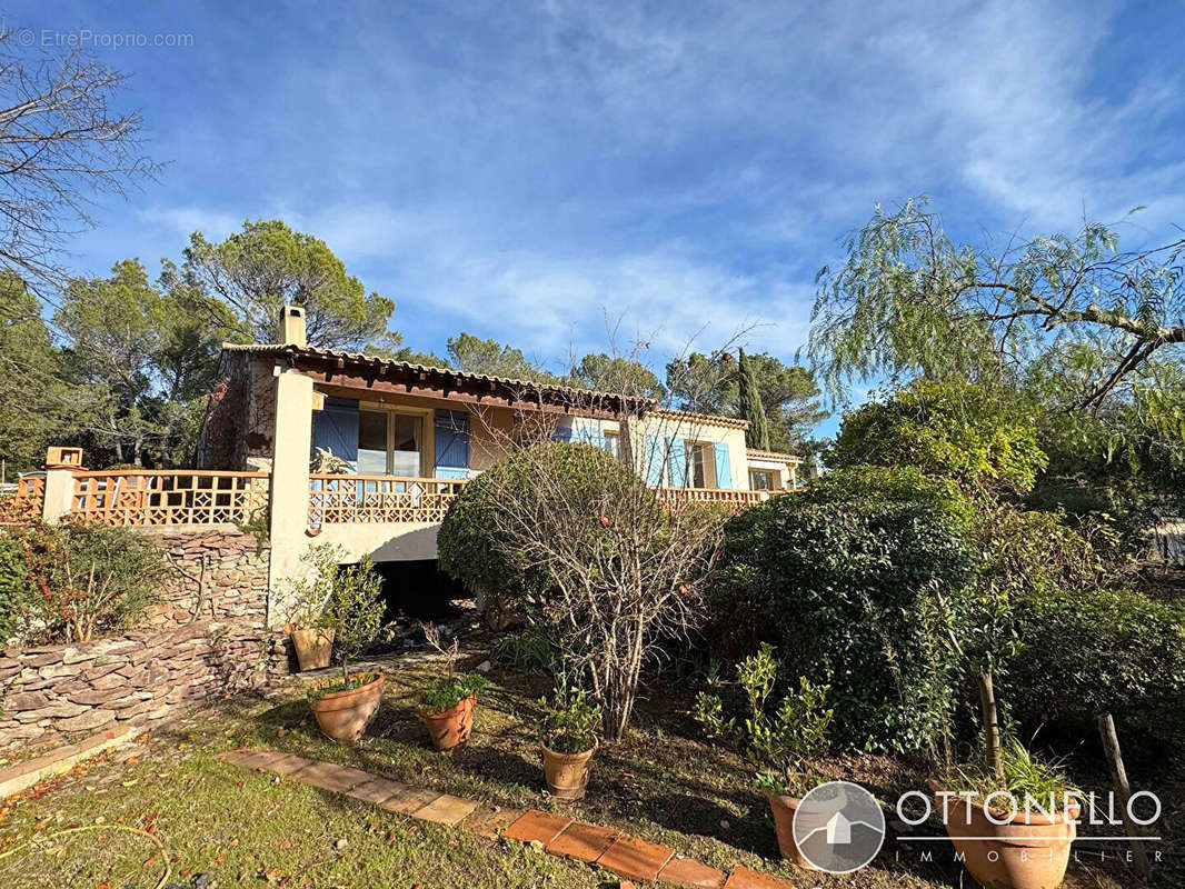 Maison à ROQUEBRUNE-SUR-ARGENS