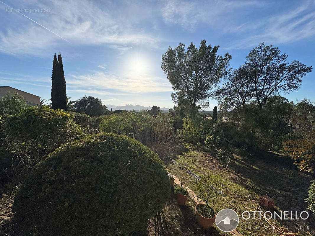 Maison à ROQUEBRUNE-SUR-ARGENS