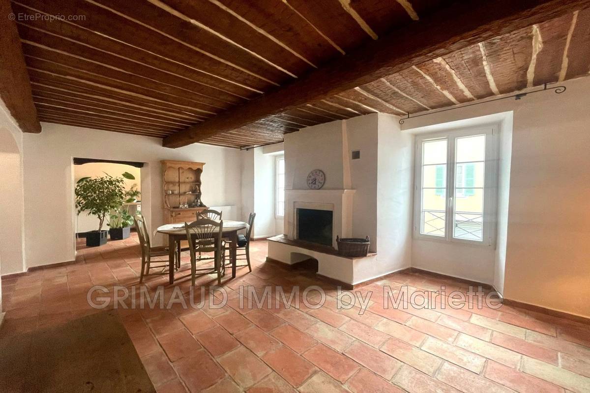 Appartement à LA GARDE-FREINET