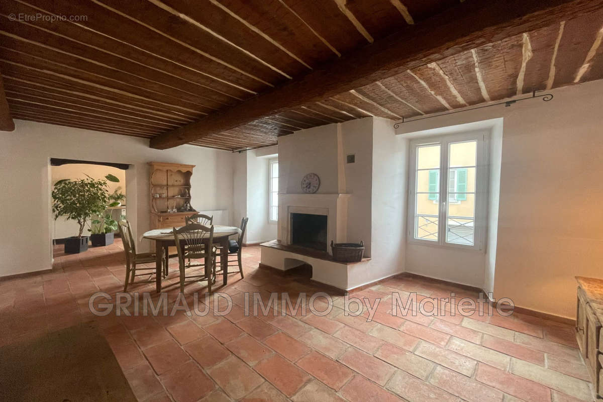 Appartement à LA GARDE-FREINET