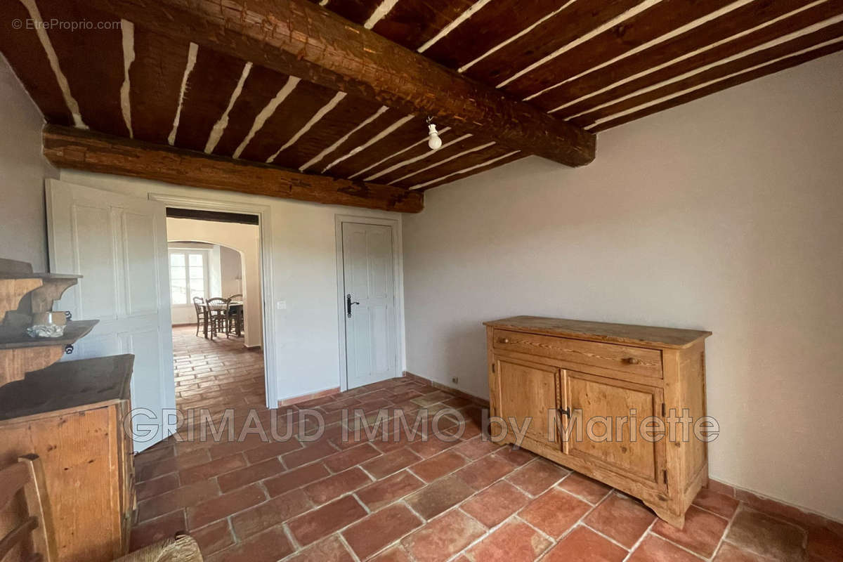 Appartement à LA GARDE-FREINET