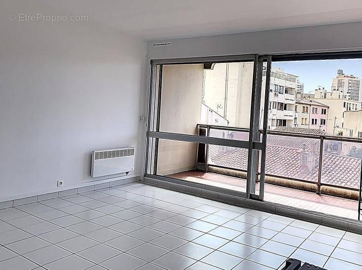 Appartement à MARSEILLE-5E