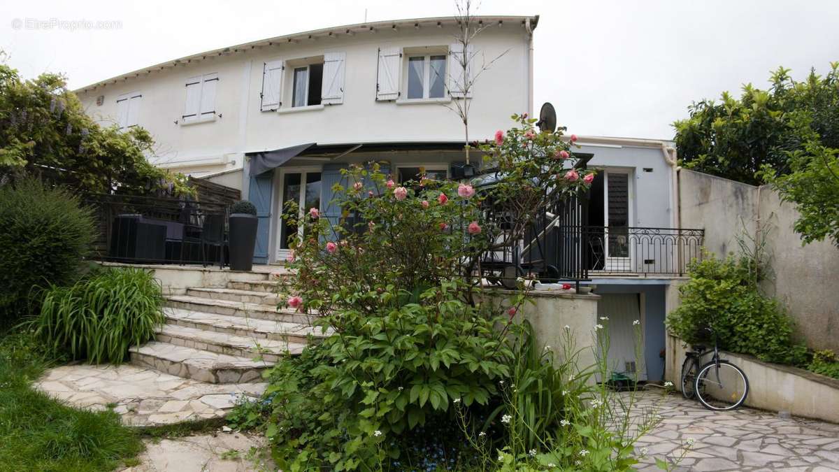 Maison à CHENNEVIERES-SUR-MARNE