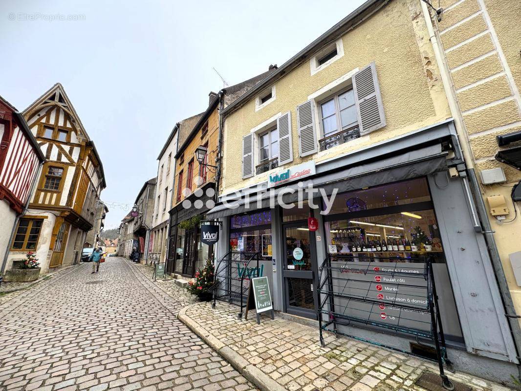 Commerce à NOYERS