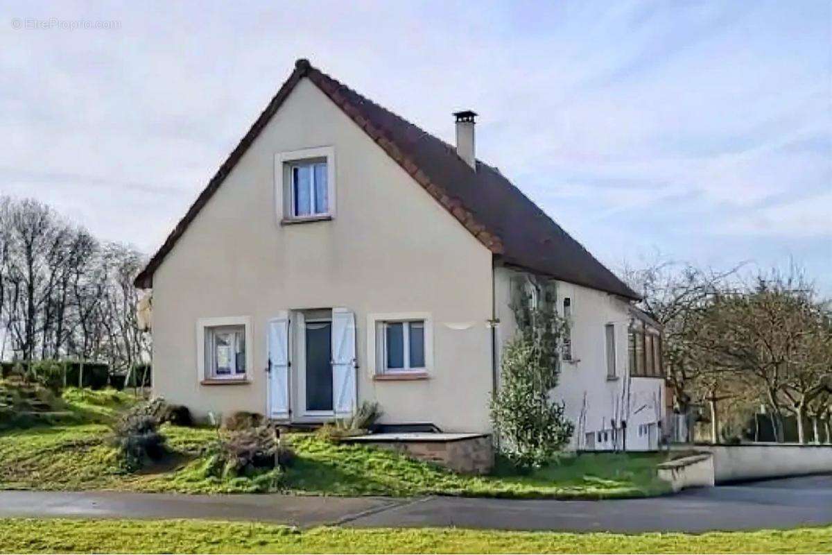 Maison à SAINT-JEAN-LES-DEUX-JUMEAUX