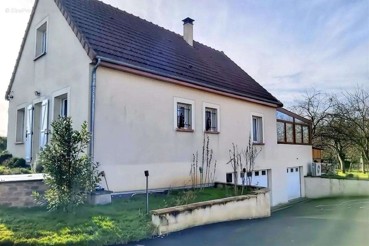 Maison à SAINT-JEAN-LES-DEUX-JUMEAUX