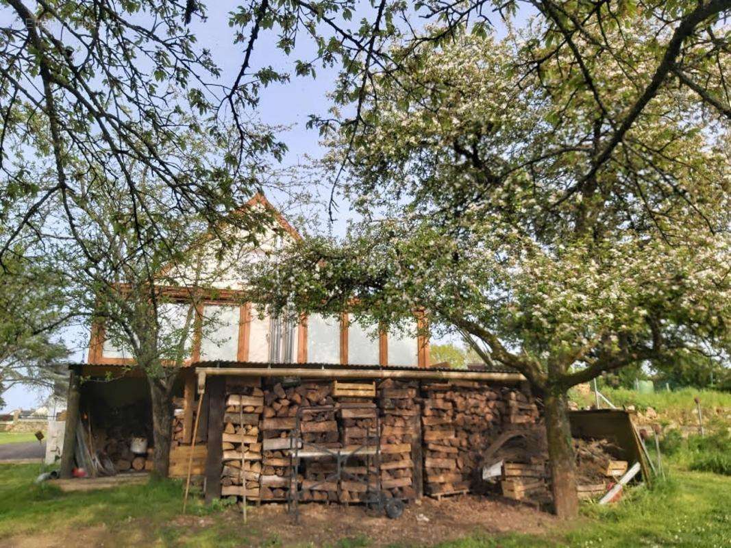 Maison à SAINT-JEAN-LES-DEUX-JUMEAUX