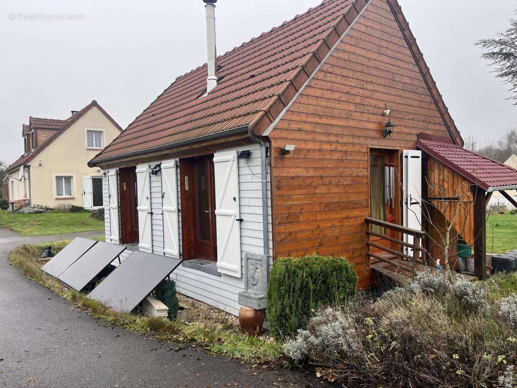 Maison à SAINT-JEAN-LES-DEUX-JUMEAUX