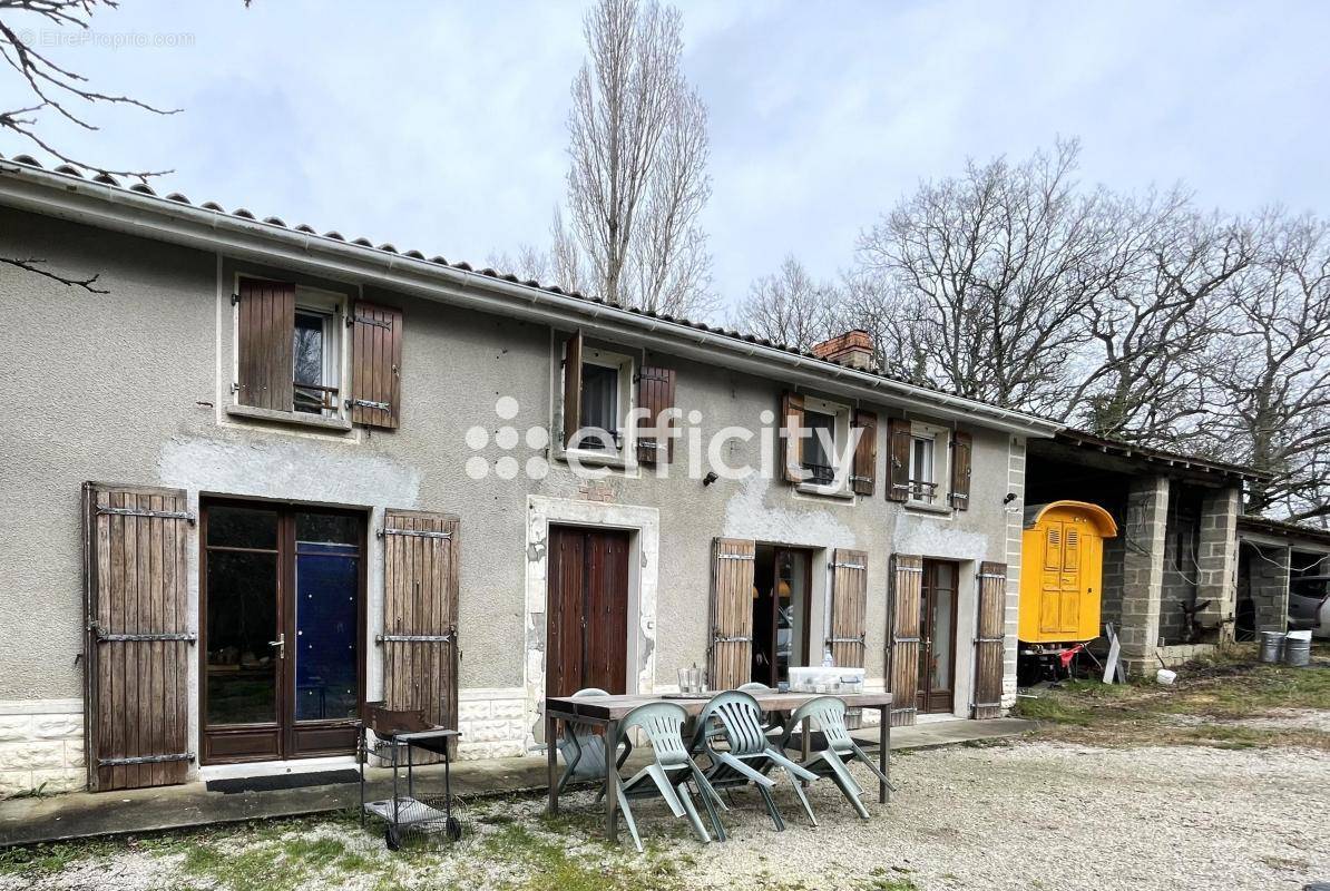 Maison à BAIGNES-SAINTE-RADEGONDE