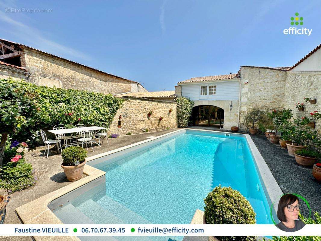 Maison à CHATEAUNEUF-SUR-CHARENTE