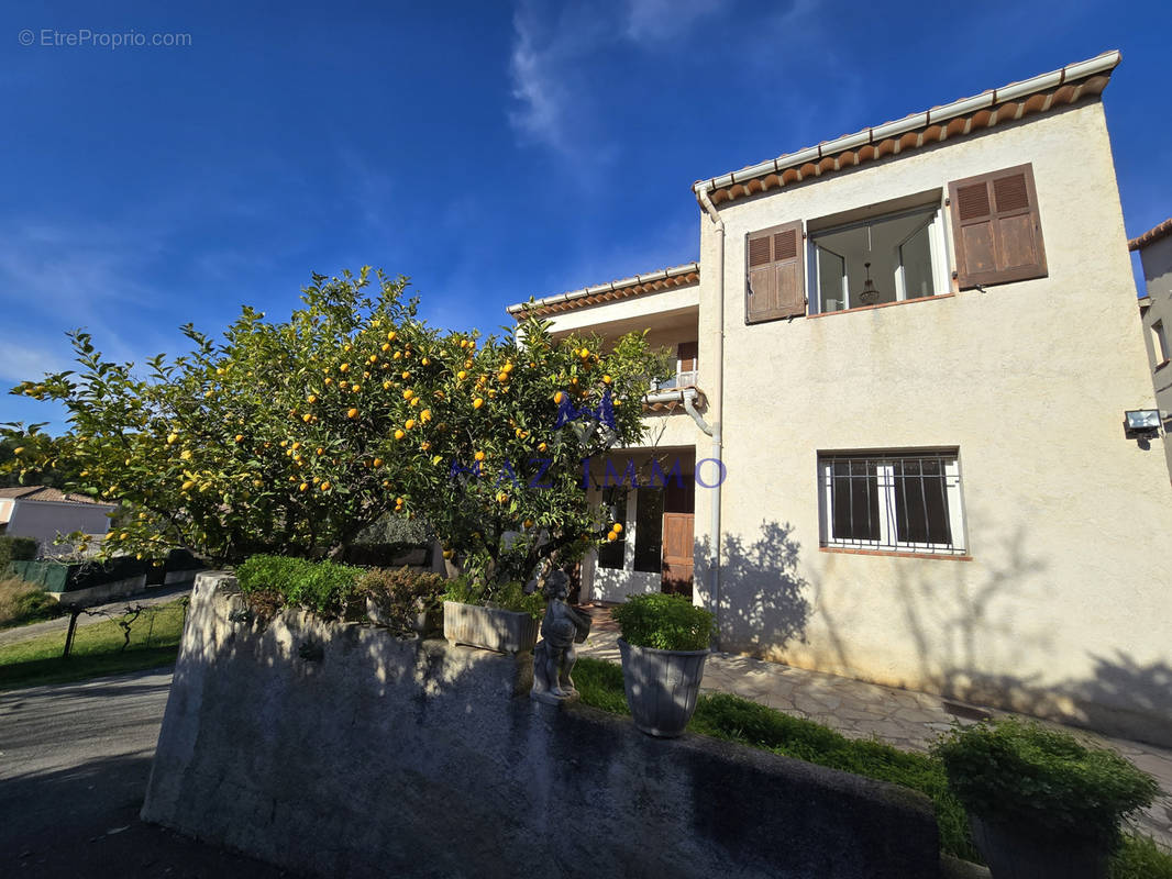 Maison à LA ROQUETTE-SUR-SIAGNE