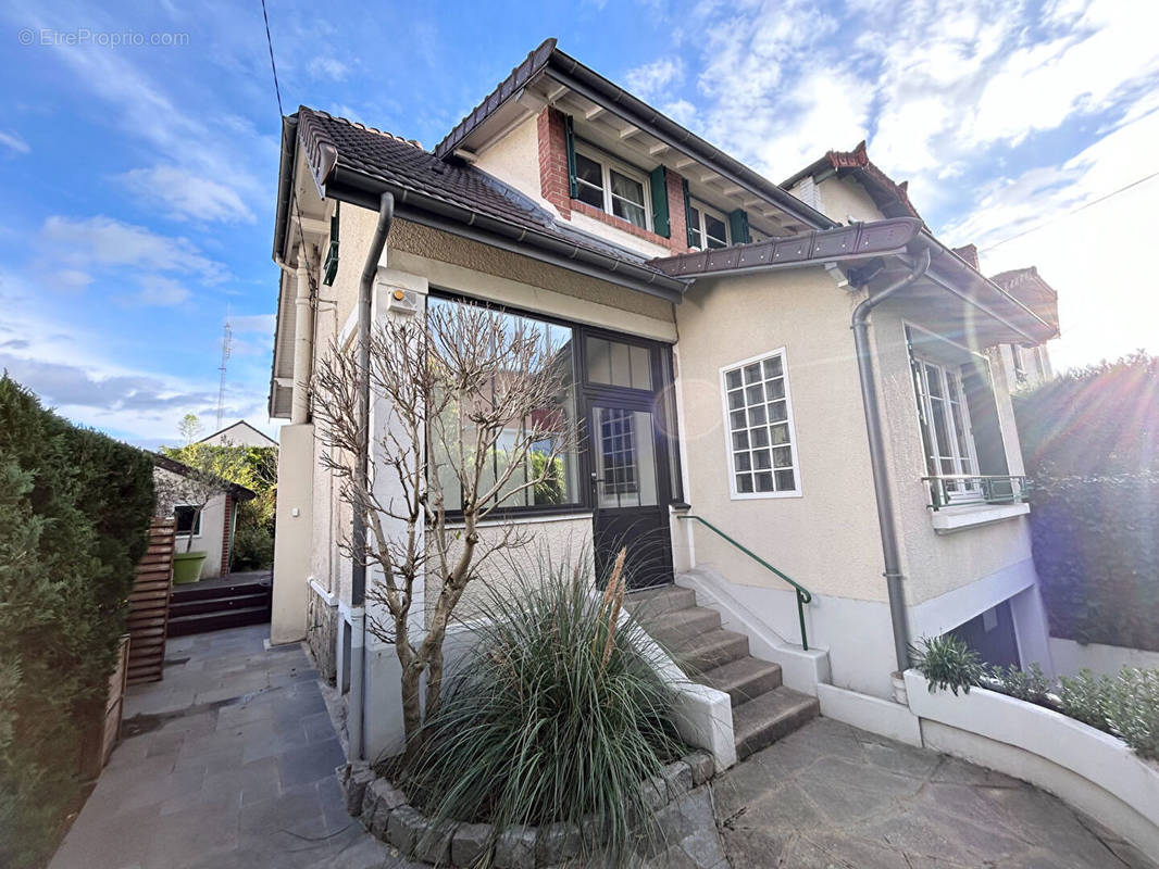 Maison à SARTROUVILLE