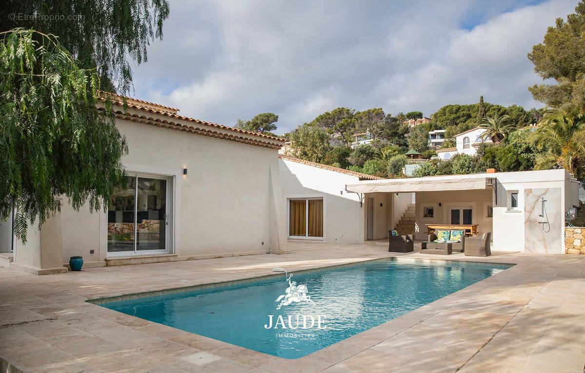 Maison à ROQUEBRUNE-SUR-ARGENS