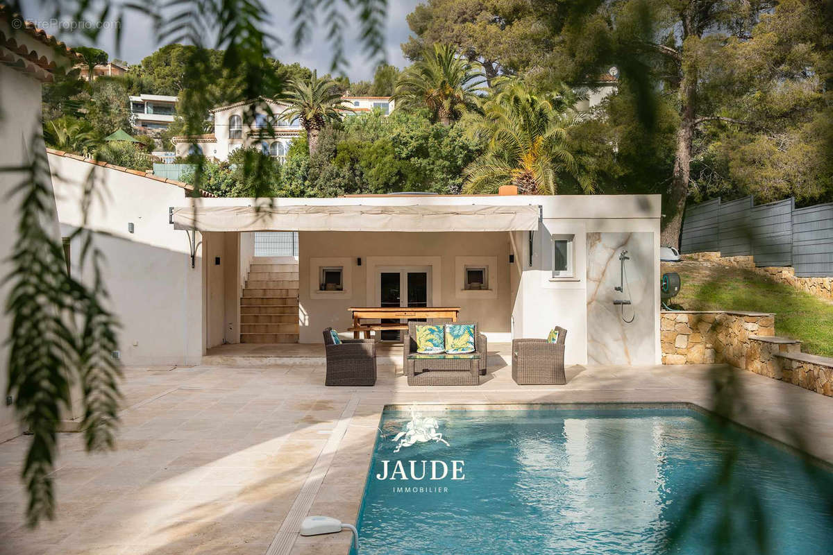 Maison à ROQUEBRUNE-SUR-ARGENS