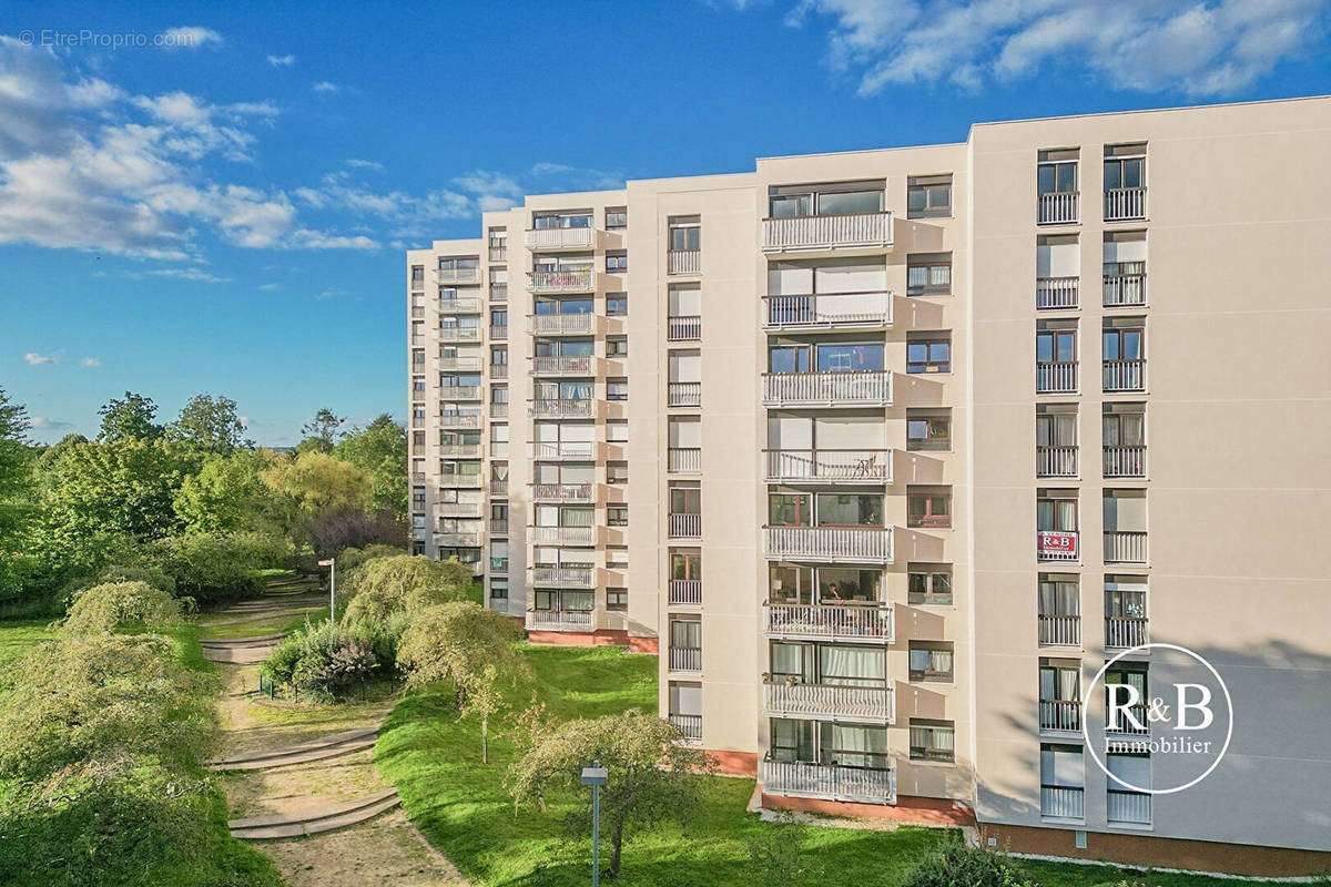 Appartement à LES CLAYES-SOUS-BOIS