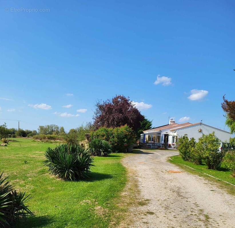 Photo 1 - Maison à LE PERRIER