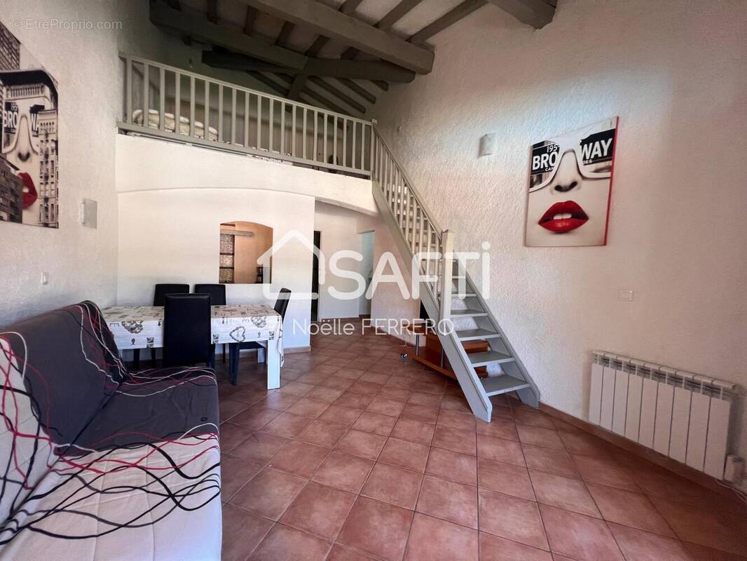 Photo 1 - Appartement à ROQUEBRUNE-SUR-ARGENS