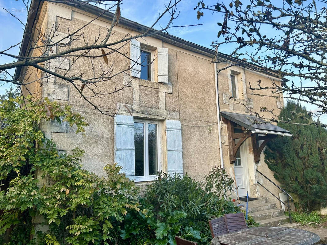 Maison à THIVIERS