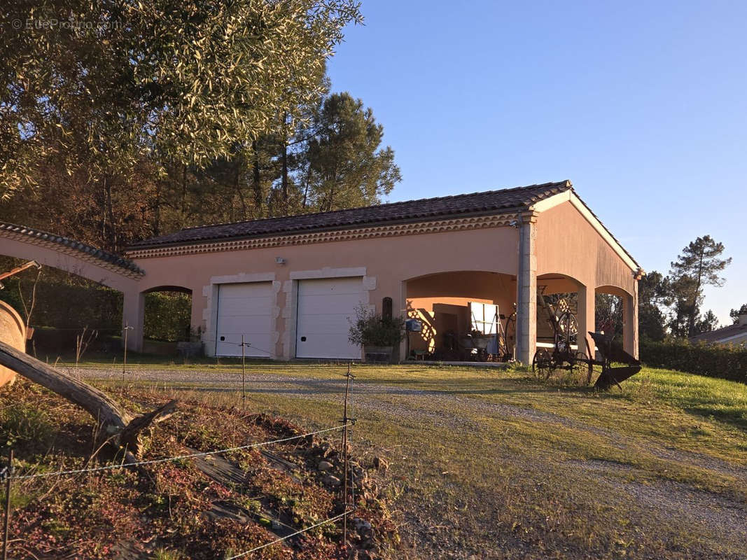 Maison à SAINT-PAUL-DE-SERRE