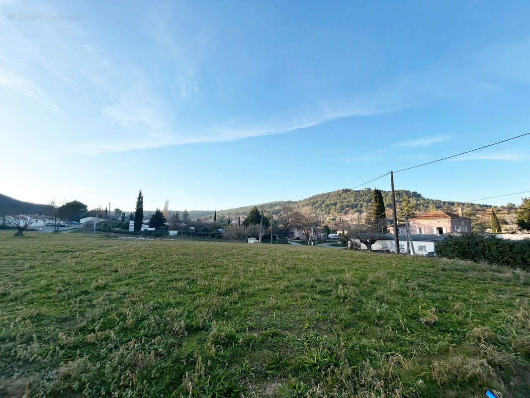 Terrain à SALERNES