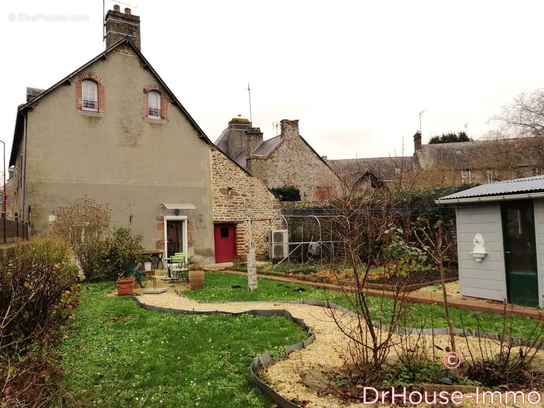 Maison à AMBRIERES-LES-VALLEES