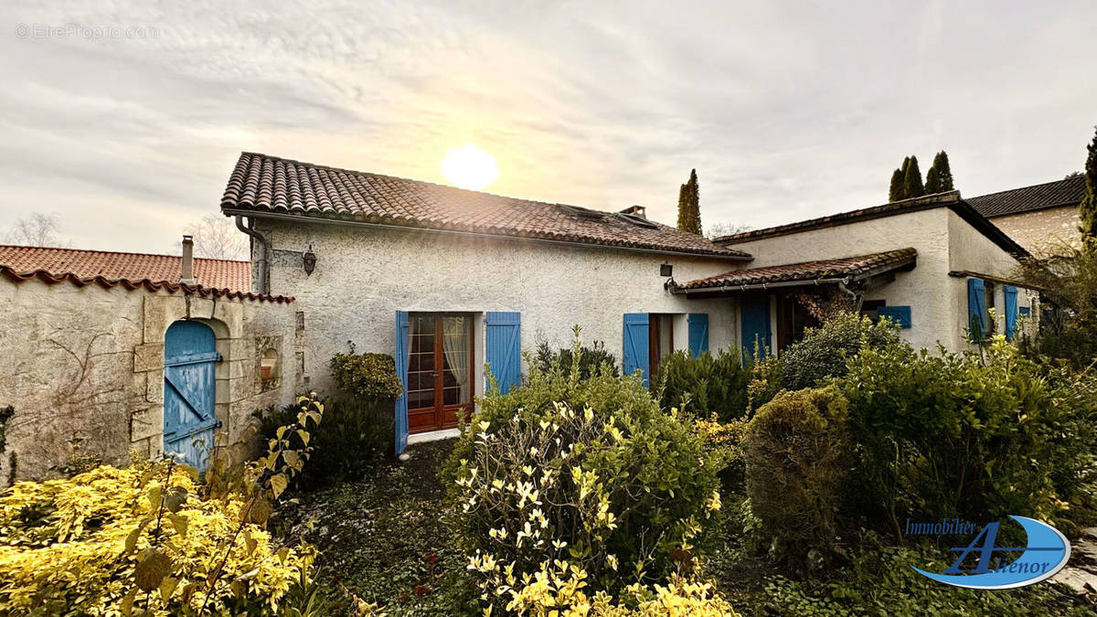 Maison à MENSIGNAC