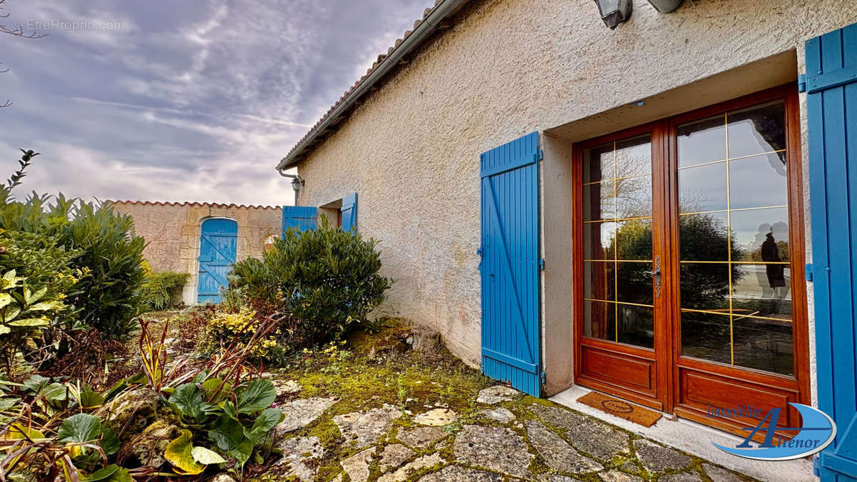 Maison à MENSIGNAC