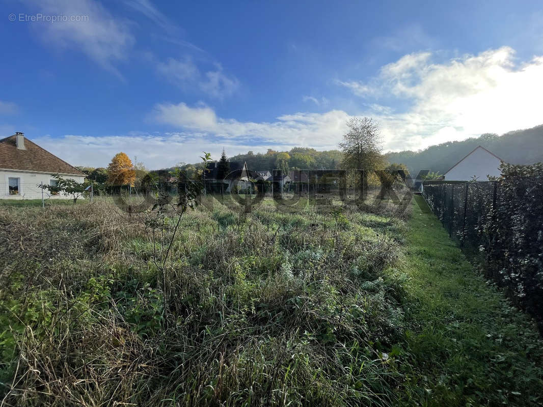 Terrain à ANGICOURT