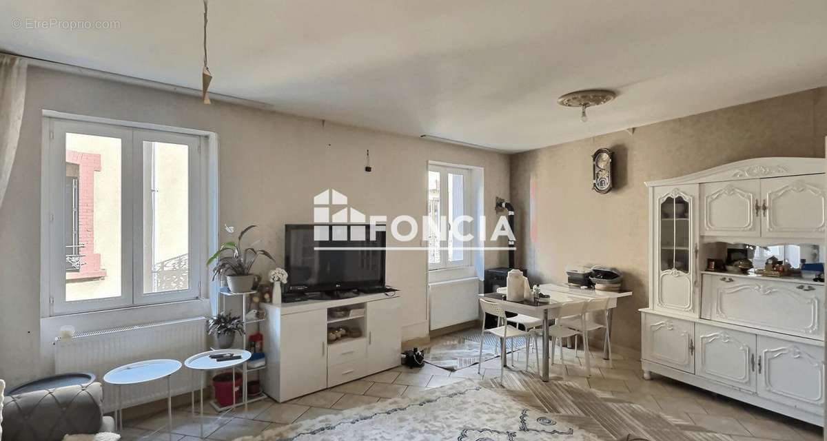 Appartement à LE CHAMBON-FEUGEROLLES