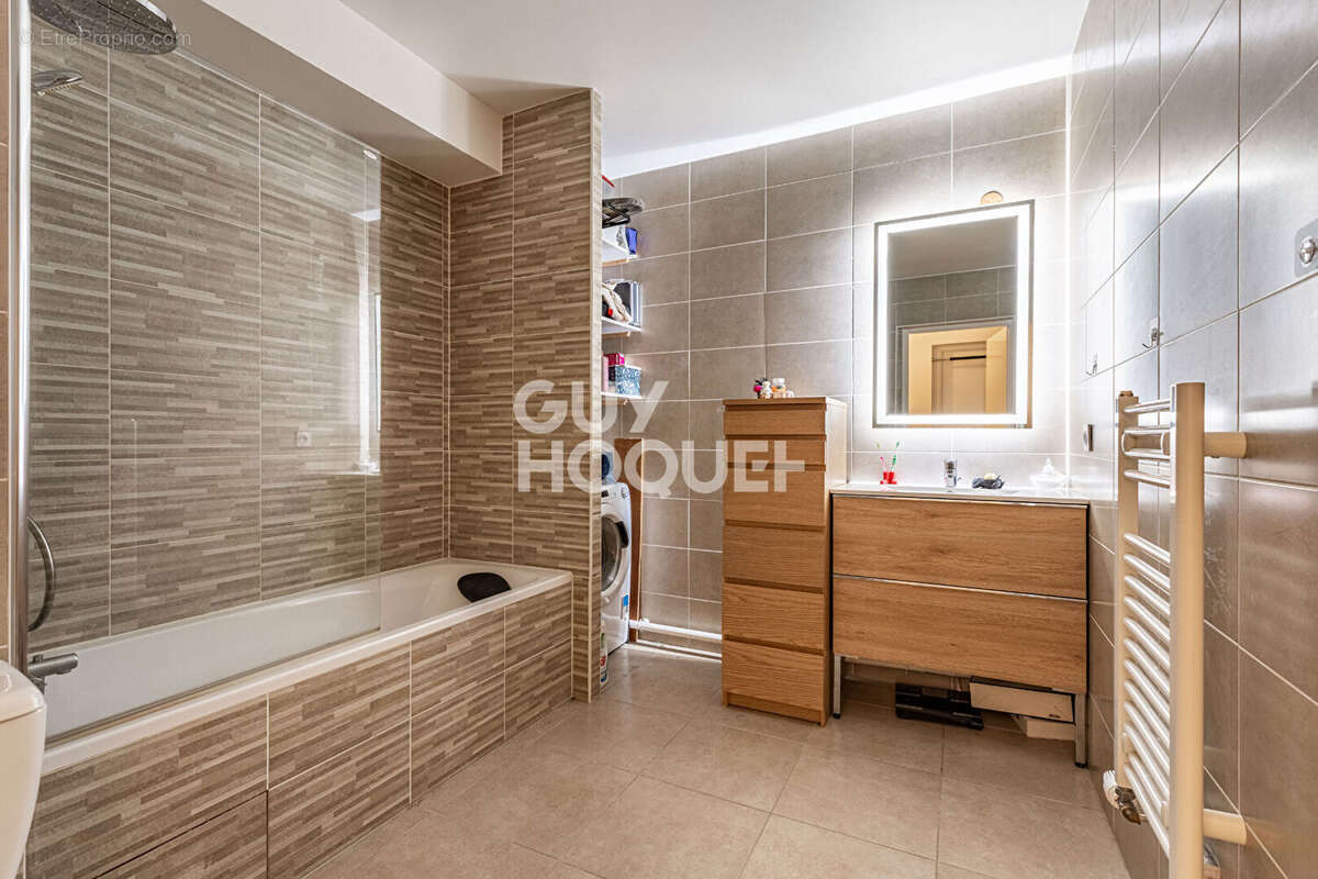 Appartement à GENNEVILLIERS