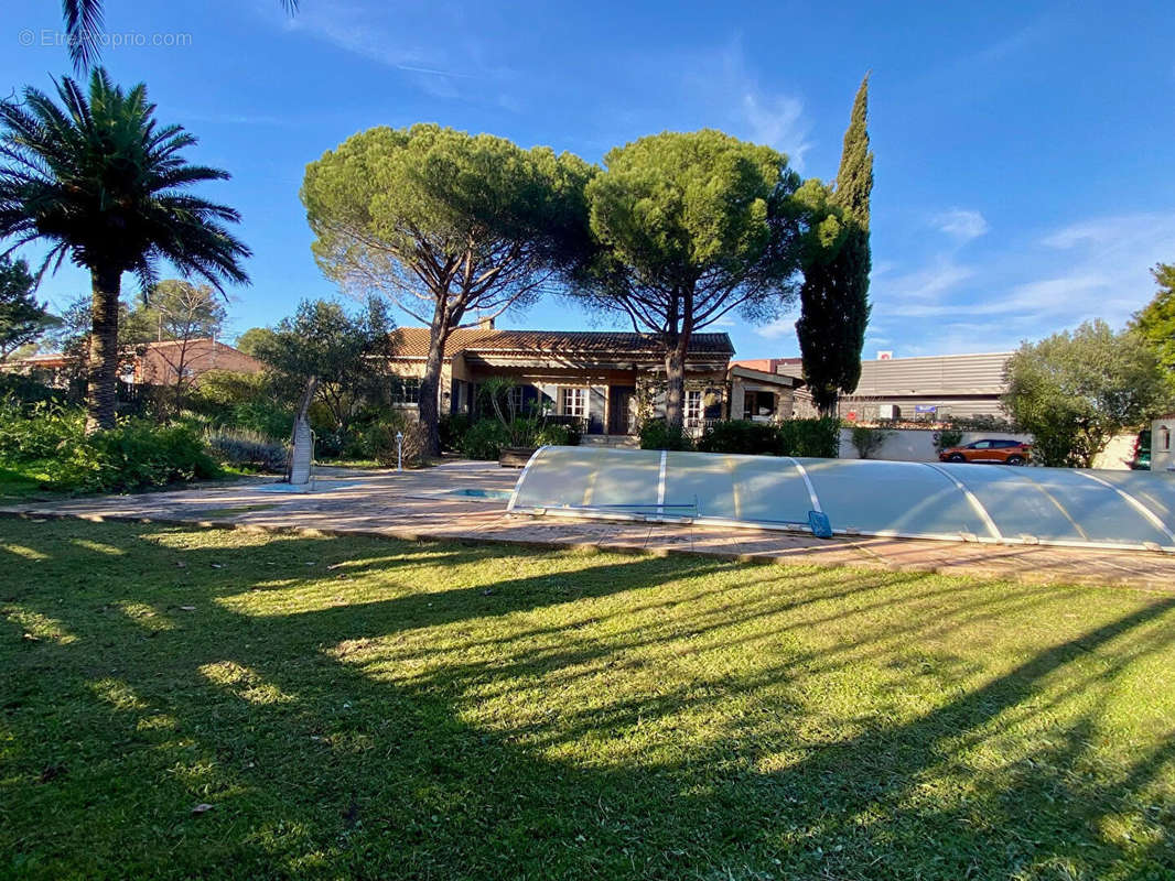 Maison à ROQUEBRUNE-SUR-ARGENS