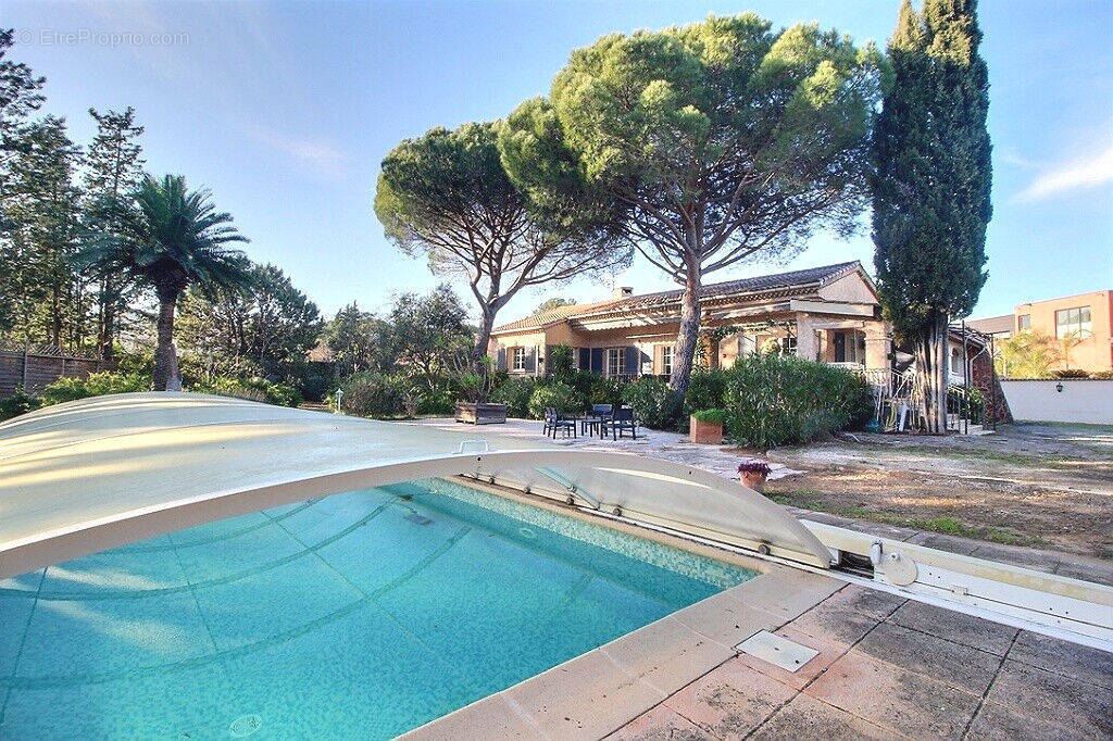 Maison à ROQUEBRUNE-SUR-ARGENS