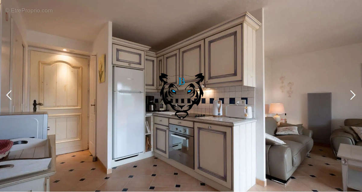 Appartement à ROQUEBRUNE-SUR-ARGENS