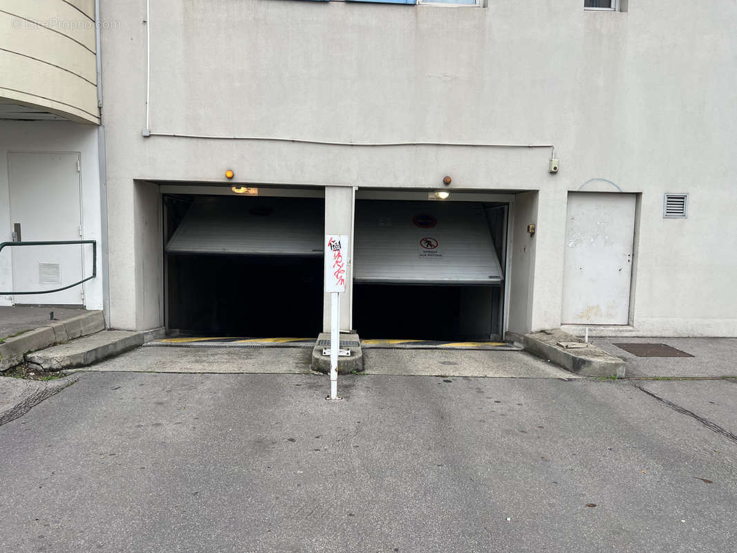 Parking à LYON-4E