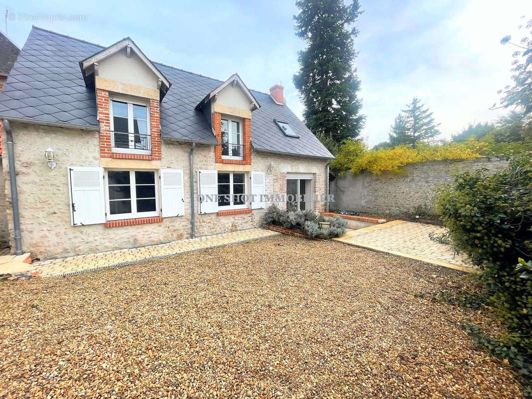 Maison à SAINT-JEAN-DE-LA-RUELLE