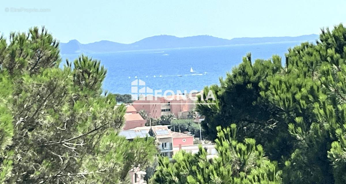 Appartement à LA LONDE-LES-MAURES