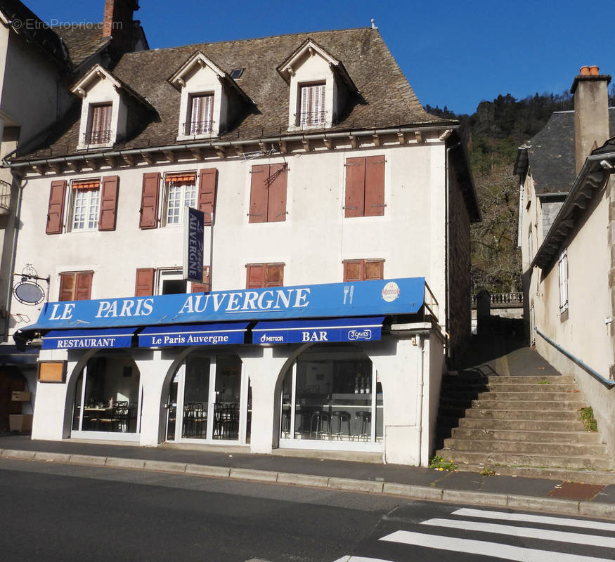 Commerce à VIC-SUR-CERE