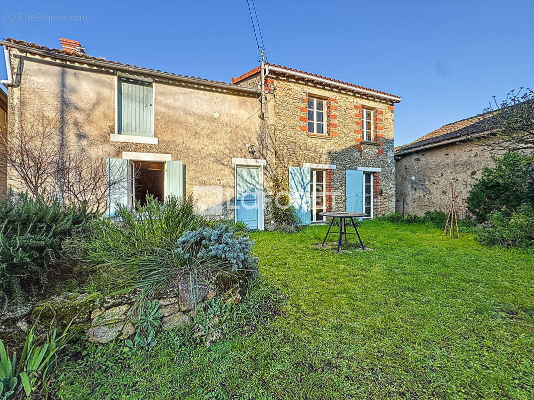 Maison à CHAVAGNES