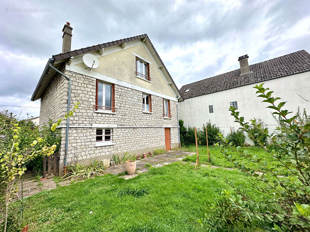 Maison à SAINT-PIERRE-LES-NEMOURS