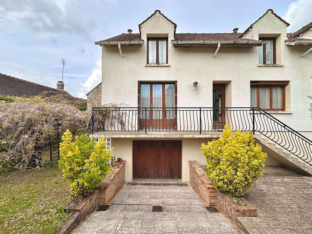 Maison à POLIGNY