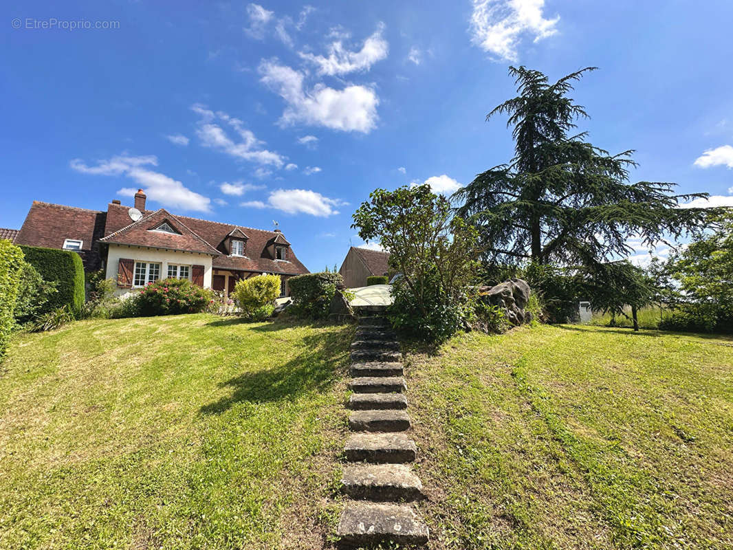 Maison à LA CHAPELLE-LA-REINE