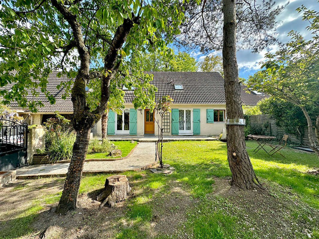 Maison à SAINT-PIERRE-LES-NEMOURS