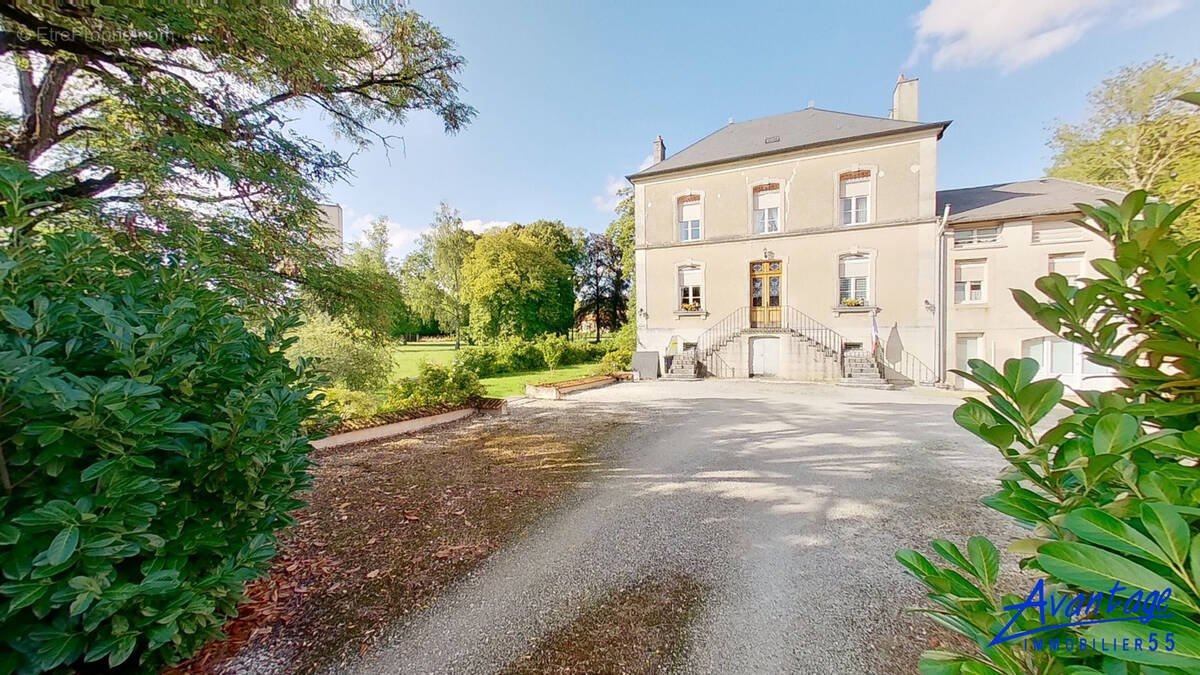 Maison à GONDRECOURT-LE-CHATEAU