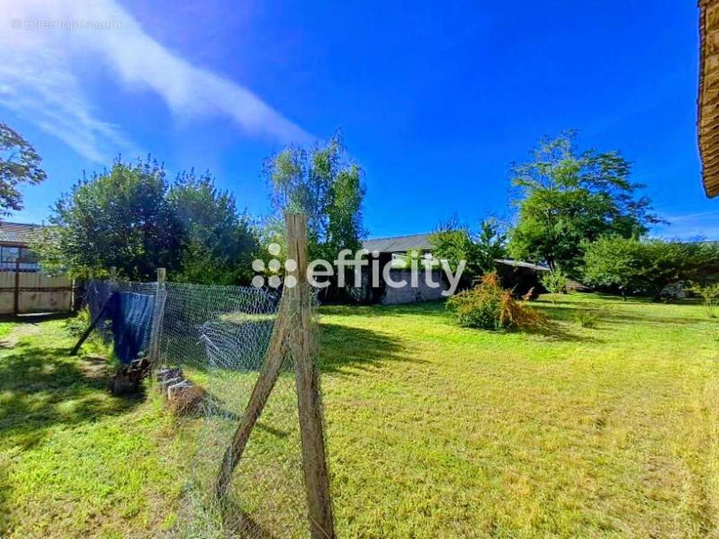 Maison à LENCLOITRE