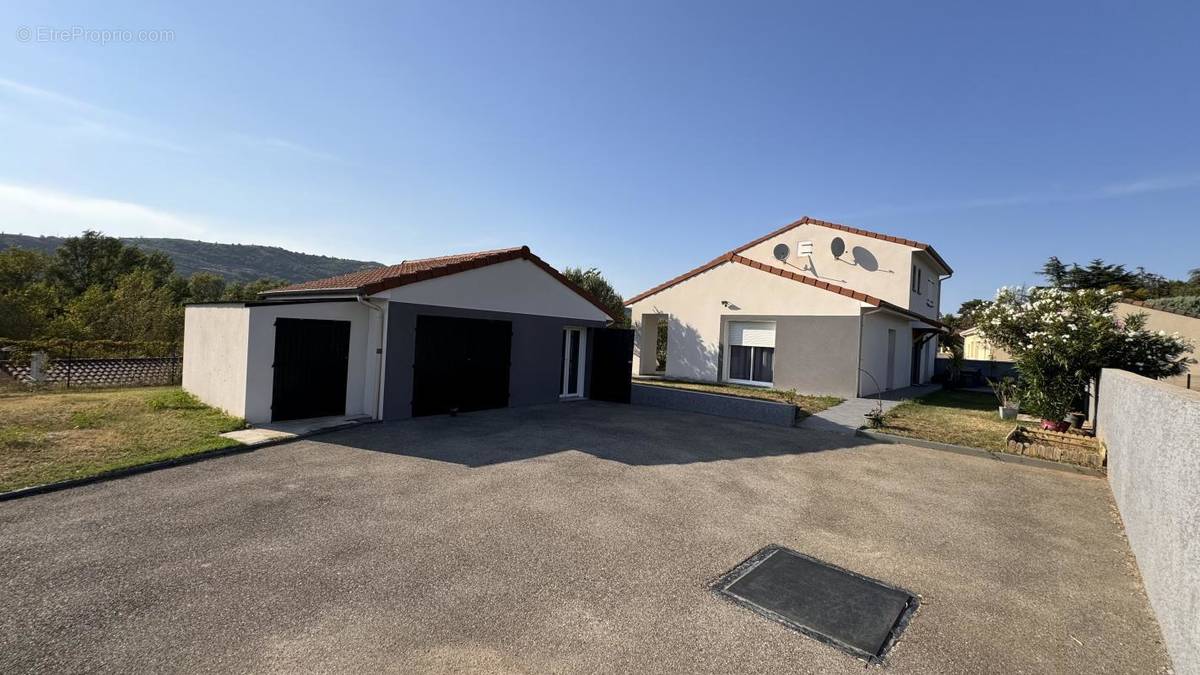 Maison à LAVEYRON