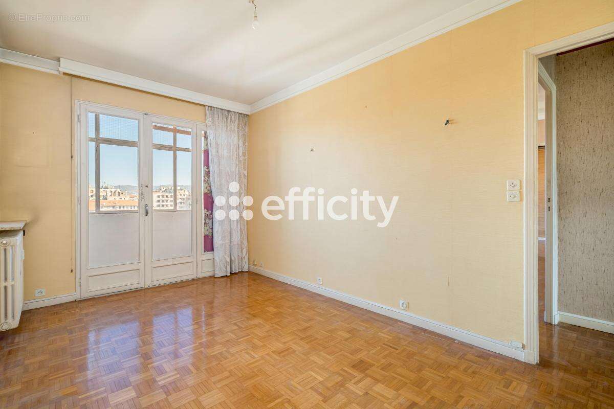 Appartement à MARSEILLE-5E